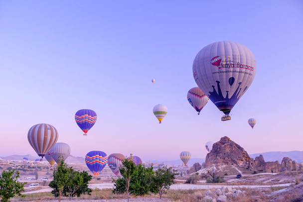 Hot air balloon flying over spectacular Cappadocia. - Foto, Imagem