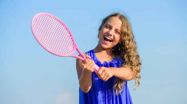 Never give up. childhood happiness. healthy lifestyle. small girl with tennis racquet. summer sport activity. energetic child. happy and cheerful. game playing. summer outdoor games. play tennis - Foto, imagen