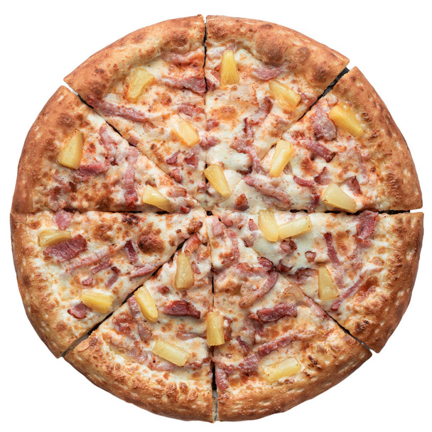 heiße frisch gebackene italienische Pizza isoliert auf weißem Hintergrund. Draufsicht, flache Lage - Foto, Bild