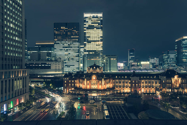 Таймелапс станции Токио ночью, Япония
 - Фото, изображение