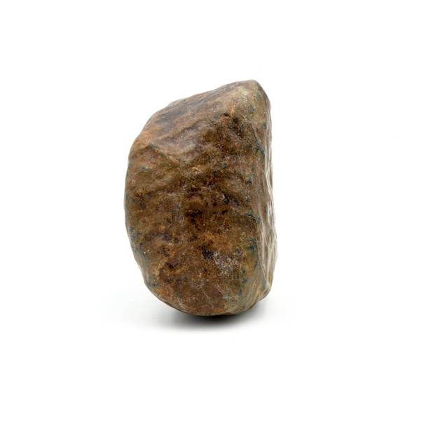 Великий гранітний камінь, ізольований на білому тлі
. - Фото, зображення