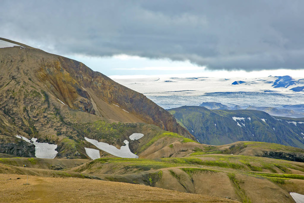 Gyönyörű kontraszt a hegyvidéki táj Izlandon. Natu! - Fotó, kép