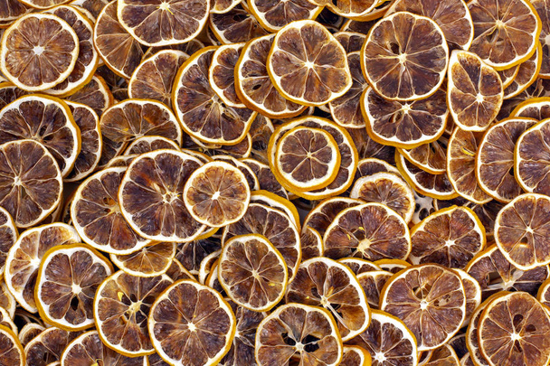 große Anzahl getrockneter Zitronenscheiben. Vitamin-Frucht-Lebensmittel - Foto, Bild