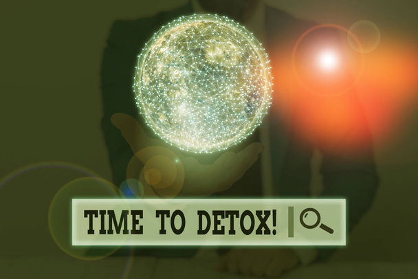 Piszę notatkę z Time To Detox. Pokazywanie zdjęć biznesowych po oczyszczeniu organizmu z toksyn lub zaprzestaniu spożywania narkotyków Elementy tego obrazu dostarczone przez Nasa. - Zdjęcie, obraz
