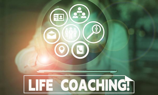 Sinal de texto mostrando Life Coaching. Foto conceitual demonstrando empregado para ajudar a mostrar atingir seus objetivos na carreira
. - Foto, Imagem