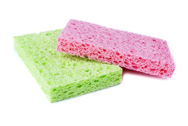 Prostokątne zielone i różowe gąbki do mycia celulozy z grubymi i miękkimi bokami - Zdjęcie, obraz