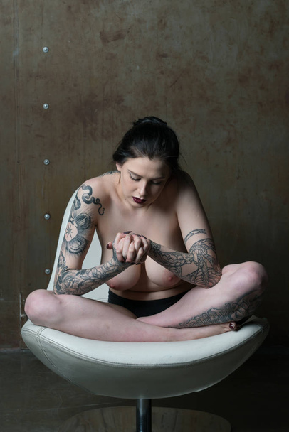 Young beautiful girl pose nude in studio - Photo, Image