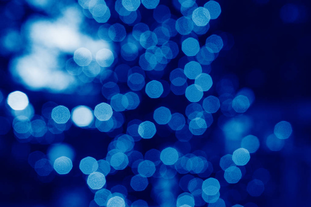 Girlanden klassische blaue Glühbirne verwischen Licht Bokeh - Foto, Bild