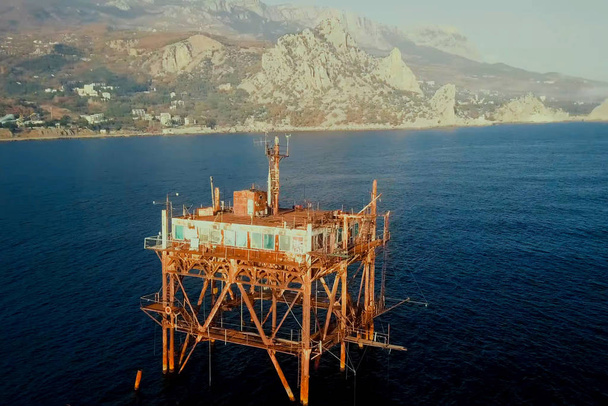 Piattaforma scientifica del Mar Nero, perforazione, esplorazione
. - Foto, immagini