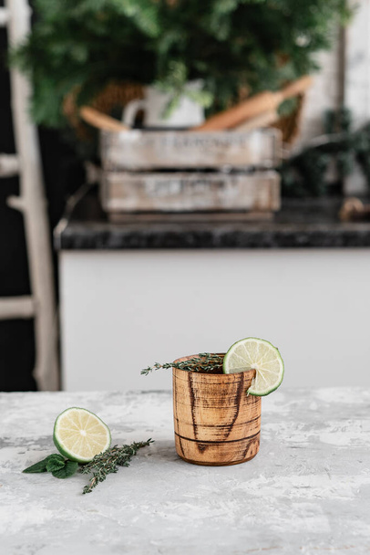 Wooden glass with a slice of lime - Foto, Imagen