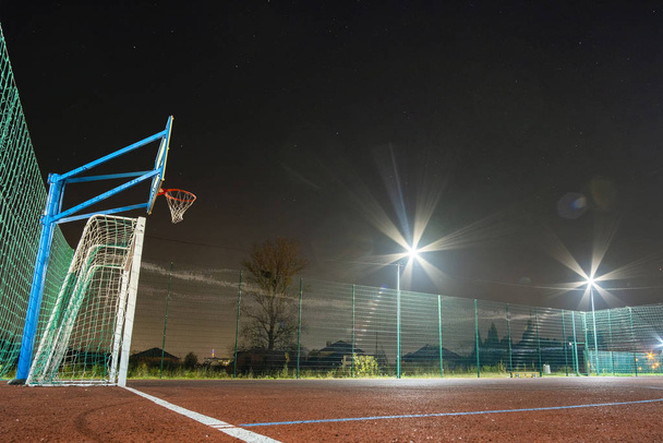 Venkovní Mini fotbal a basketbalový hřiště s kuličkovou branou a b - Fotografie, Obrázek