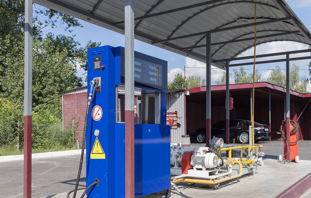 Propan Butan yakıt propan üzerinde arabalar için benzin istasyonu gazı, yanıcı - Fotoğraf, Görsel