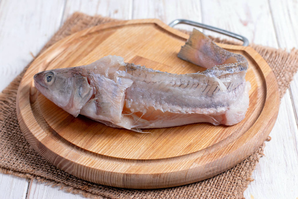 Zutaten für duftende Brühe oder Fischsuppe: frischer Fisch - Foto, Bild