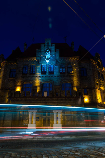Nuit Vieille architecture de la ville de Lviv à Noël
 - Photo, image