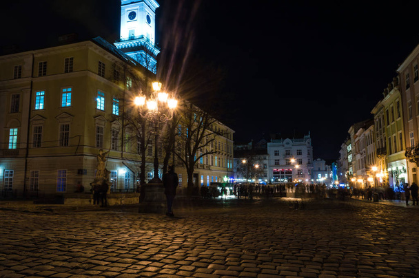 Noc Lvov staré městské architektury ve Vánocích - Fotografie, Obrázek
