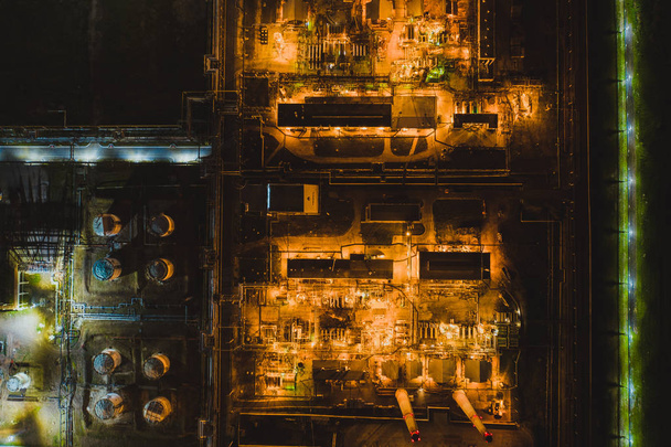 Noche de refinería de petróleo - Foto, imagen