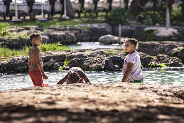 Poor Dominican children play in Bayahibe 3 - Fotoğraf, Görsel
