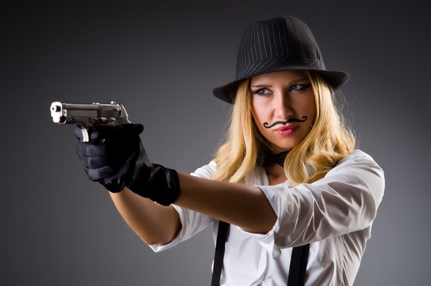 Vicces nő fegyvert és bajusz - Fotó, kép