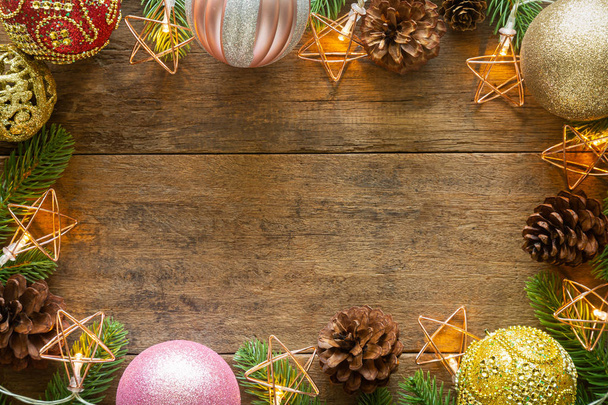 お祝いの装飾ボールとホリデークリスマスカードの背景,  - 写真・画像