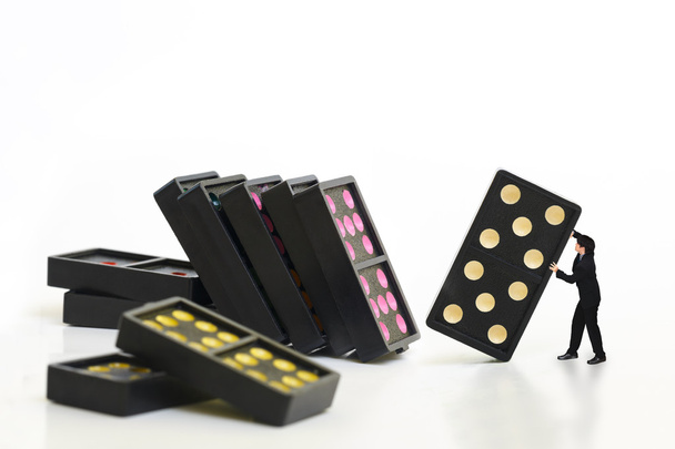 Empresário resiste a descer de dominó
 - Foto, Imagem