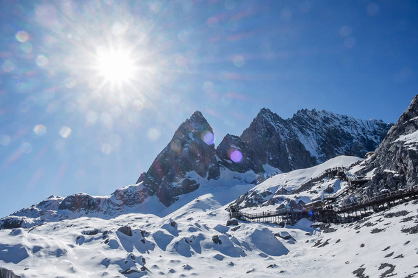 Gyönyörű jáde sárkány Snow Mountain vagy Yulong kínai lang - Fotó, kép