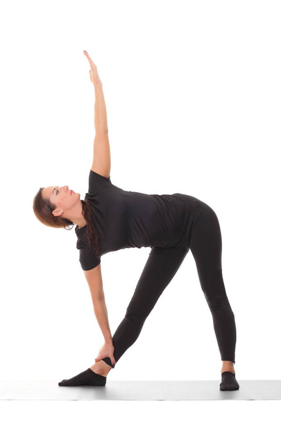 Sportovní mladá žena dělá jógu praxe - Fotografie, Obrázek