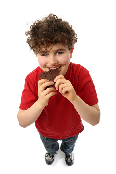 Young boy eating chocolate - Foto, afbeelding