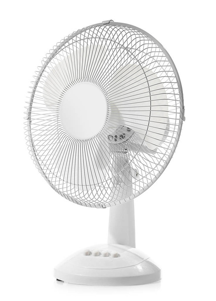 Современный электрический вентилятор на белом фоне
 - Фото, изображение