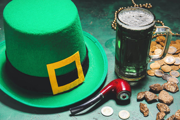 Composition for St. Patrick's Day on color background - Foto, Imagen