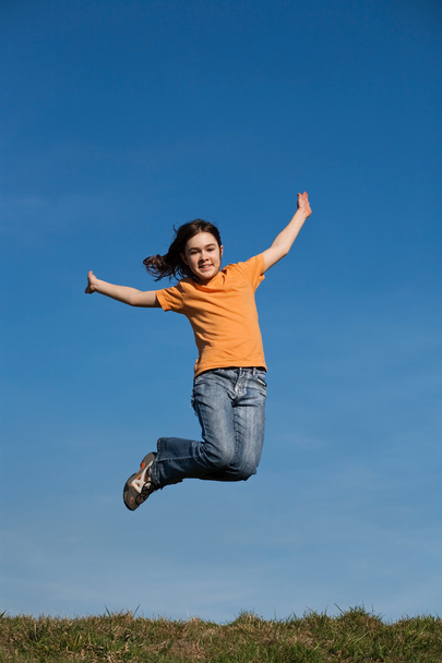 Girl jumping outdoor - Foto, Imagem