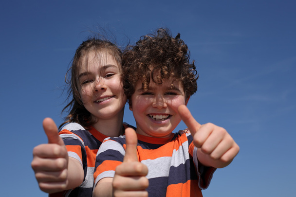 Kids showing thumbs up - Foto, Imagem