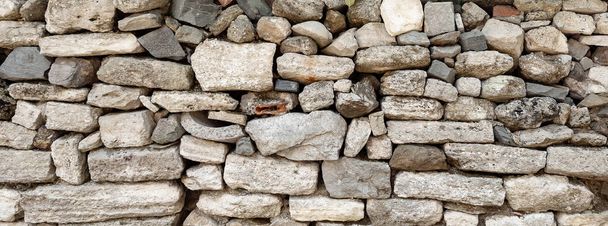 pared hecha de diferentes piedras, no unidas entre sí. Textura
 - Foto, Imagen
