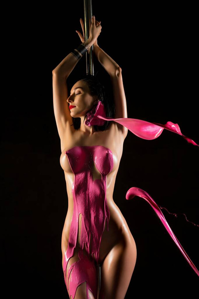 Beautiful girl in the nude with color bodyart shot - Foto, Imagen