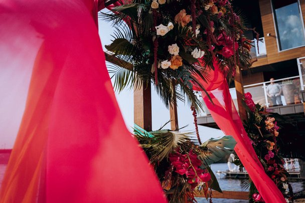 Bella decorazione di nozze in stile tropicale, primo piano
 - Foto, immagini