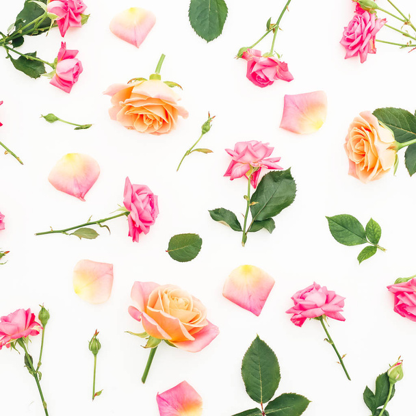 Floral pattern with roses flowers and petals on white background - Foto, Imagem