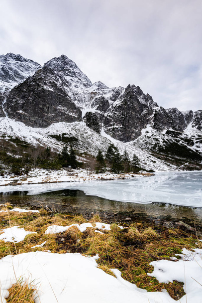Winter am Morskie oko oder am See in der Polnischen Tatra - Foto, Bild