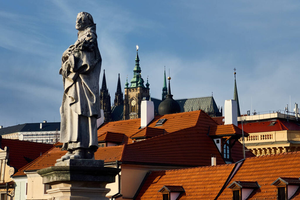 Άποψη της παλιάς πόλης της Πράγας, μυστικιστικό πανόραμα - Φωτογραφία, εικόνα