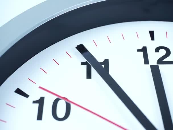 Zamknij się Gray zegarek początku czasu 11.55 lub pm, Zegar Red z drugiej ręki minut spacerem powoli, Koncepcja czasu. - Materiał filmowy, wideo