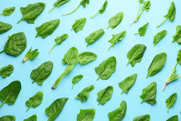 Fresh spinach on color background - Valokuva, kuva