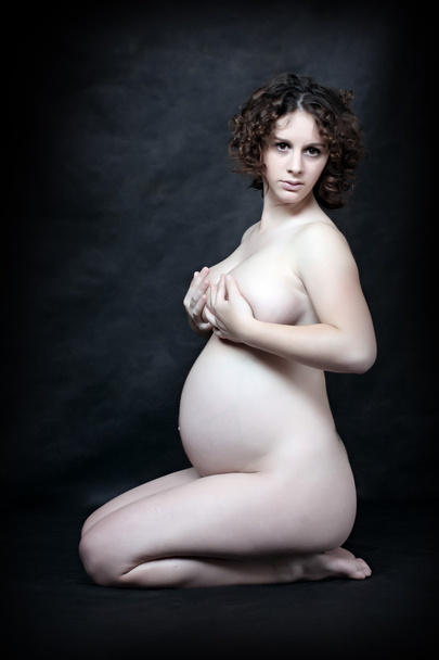 krásná těhotná žena sedící - Fotografie, Obrázek