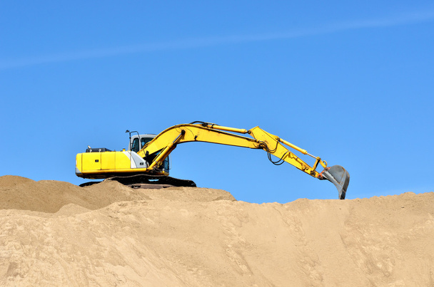 νέο κίτρινο Εκσκαφείς εργάζονται σε αμμόλοφους - Φωτογραφία, εικόνα