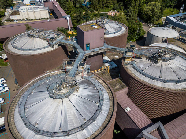  Veduta aerea dell'impianto di trattamento delle acque reflue in Svizzera
 - Foto, immagini