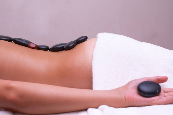 hot stone massage close up - Фото, зображення
