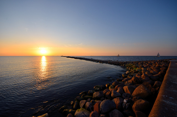 Захід сонця на березі моря
 - Фото, зображення