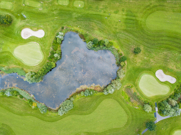 Αεροφωτογραφία του γηπέδου γκολφ στην Ευρώπη - Φωτογραφία, εικόνα