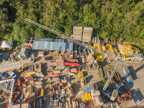 Vista aérea do repositório da empresa de construção
 - Foto, Imagem