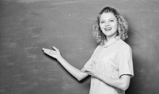 Teaching could be more fun. Teacher best friend of learners. Good teacher is master of simplification. Woman teacher in front of chalkboard. Teacher explain hard topic. Passionate about knowledge - Valokuva, kuva