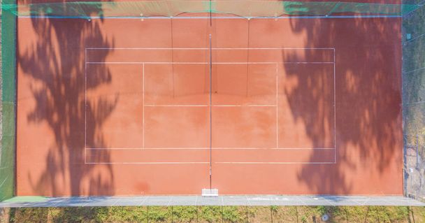 Повітряний вид на тенісний корт у Швейцарії (Європа). - Фото, зображення