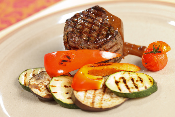 Steak with grilled vegetables - Foto, immagini