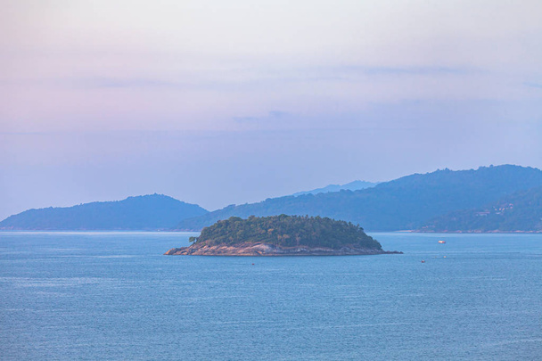 3 rantanäkymät ovat suosituimpia maamerkkejä Phuketissa. nähdä Kata Noi ranta Kata ranta ja Karon ranta
. - Valokuva, kuva